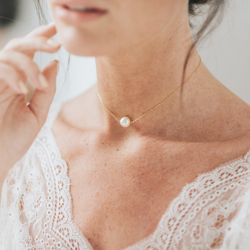 Single pearl necklace on silver chain online