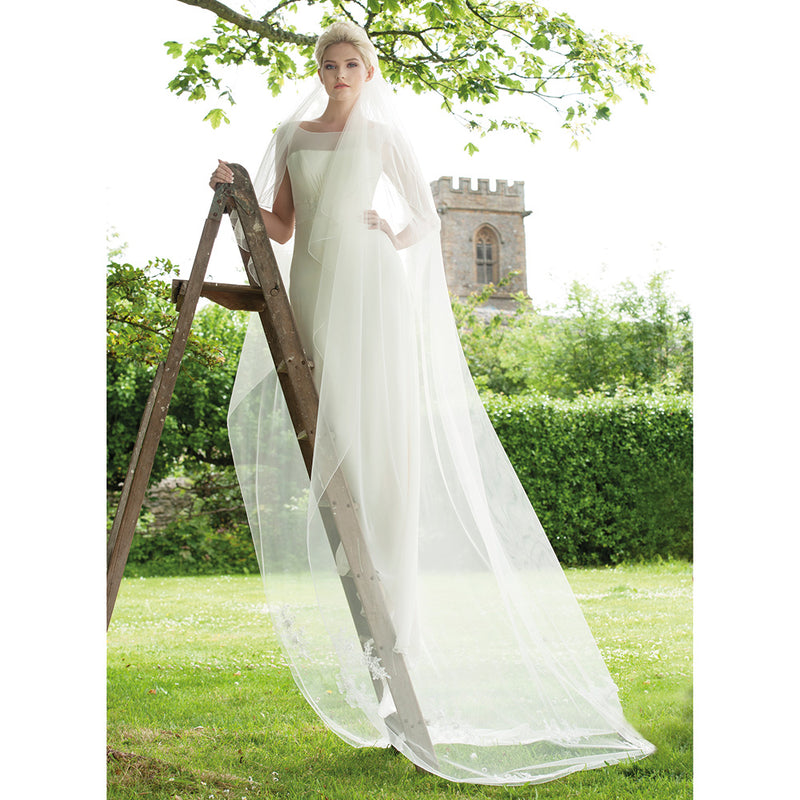 Moonshine tulle veil with floral motifs - Liberty in Love