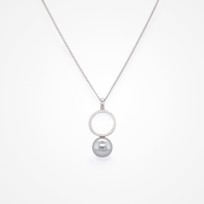 Night fever pearl circle pendant - Liberty in Love