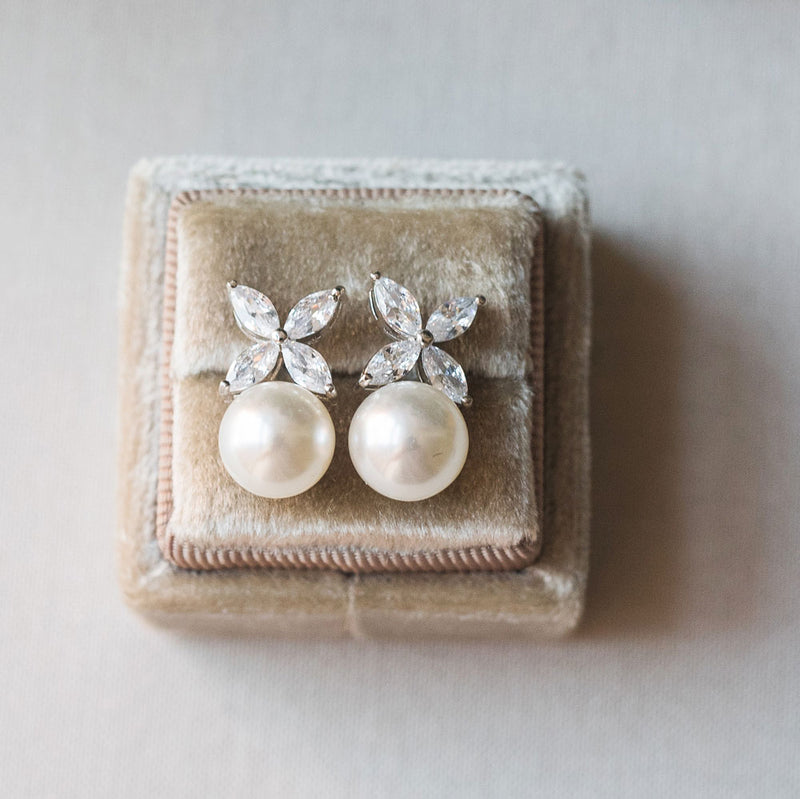 Rue pearl drop earrings (silver) - Liberty in Love