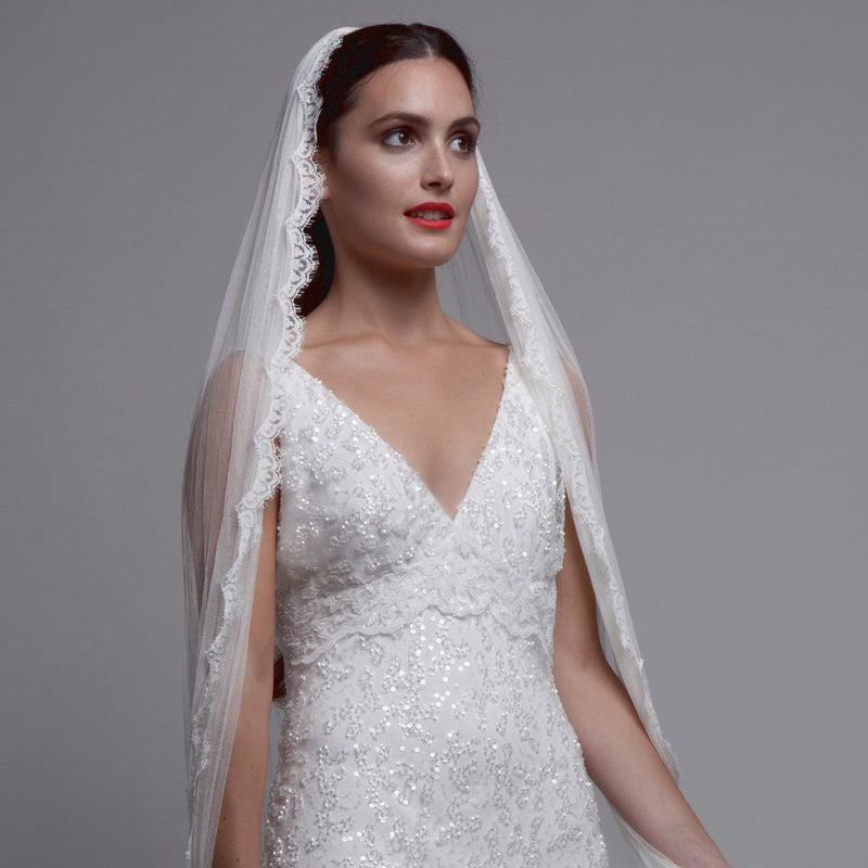 Silk tulle veil with chantilly lace trim - Liberty in Love