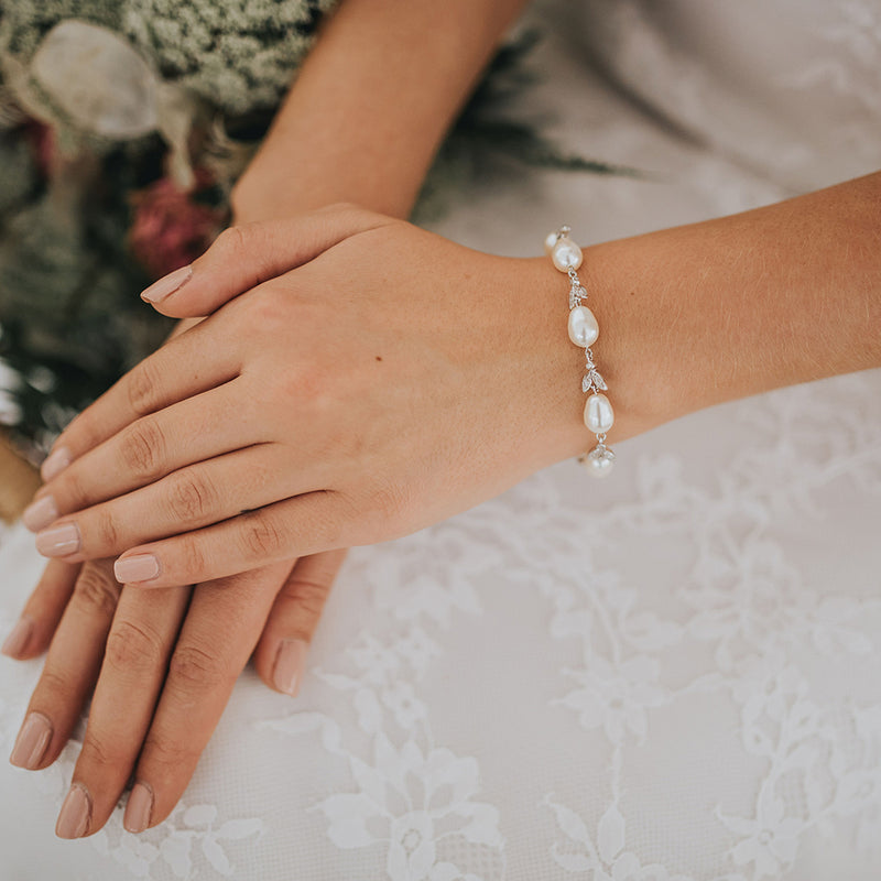 Silk pearl bracelet - Liberty in Love