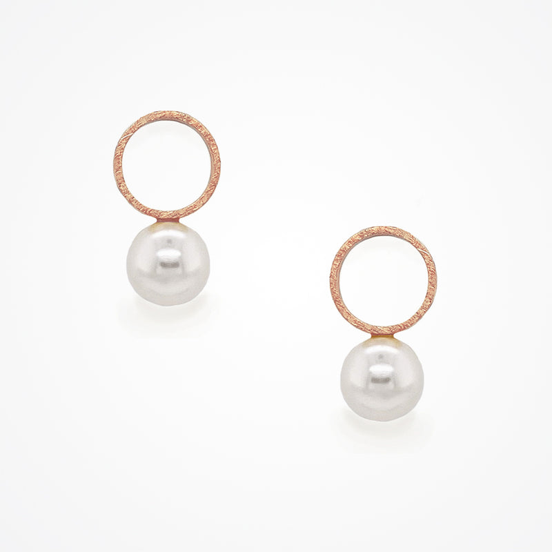 Voodoo pearl circle rose gold earrings - Liberty in Love
